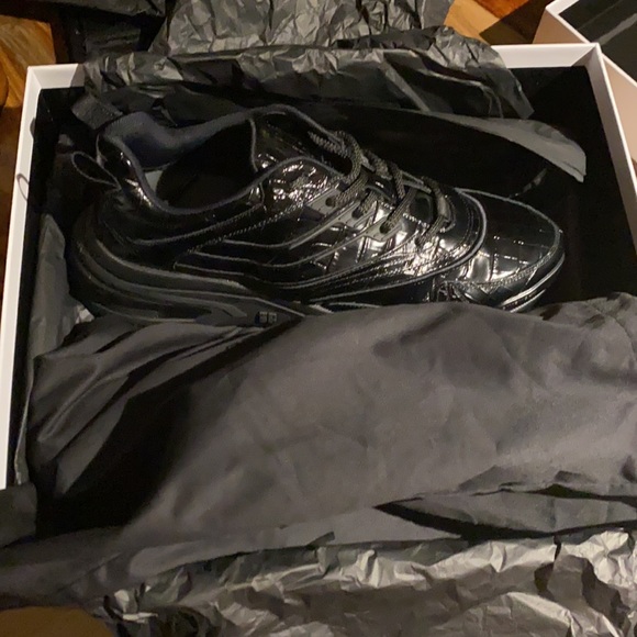 Givenchy - Picture 5 of 6